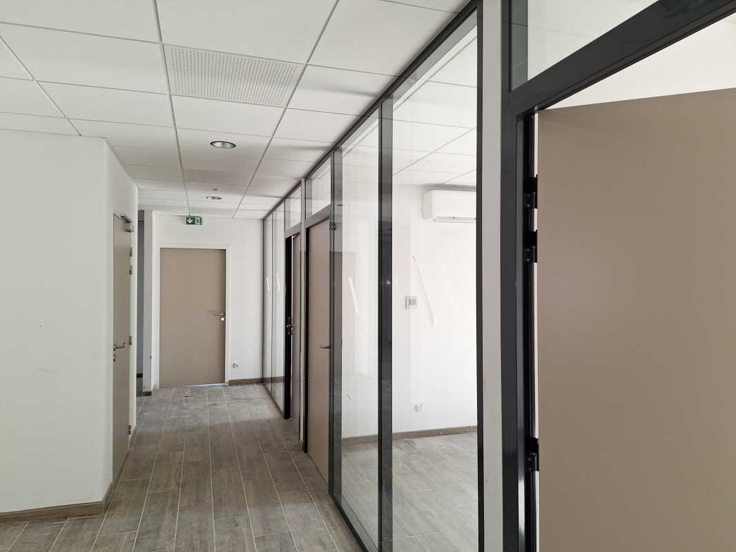 Bureaux et Entrep�ts - FREJUS