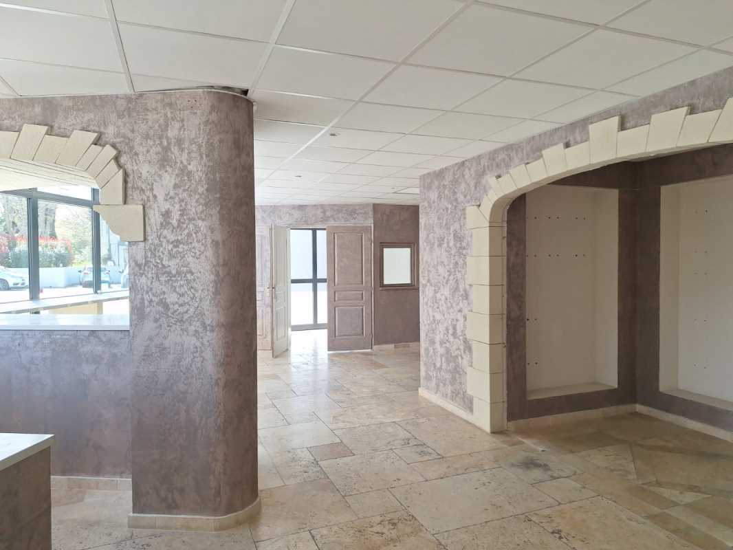 Location Locaux commerciaux PUGET SUR ARGENS