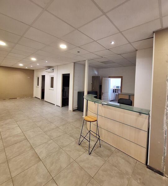 Bureaux et Locaux commerciaux - ROQUEBRUNE SUR ARGENS